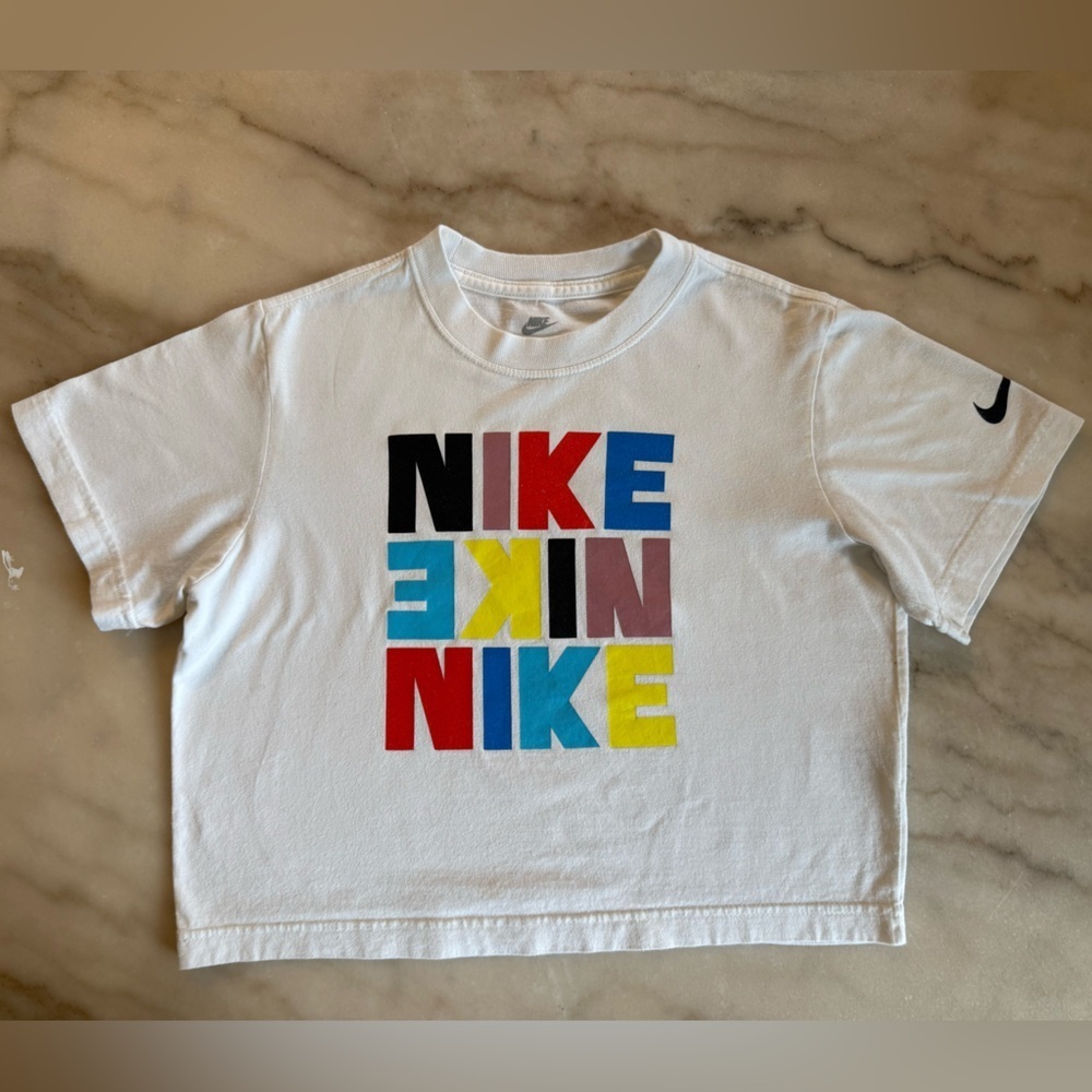 Nike women’s xs boxy Short Sleeve Tee
